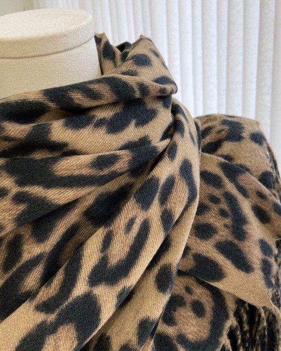 Leopard scarf women's fall and winter classic thickened faux cashmere printed tassel shawl versatile warm scarf