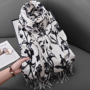 Autumn and winter imitation cashmere tassel floral scarf ladies fashion temperament shawl senior sense of female scarf wholesale